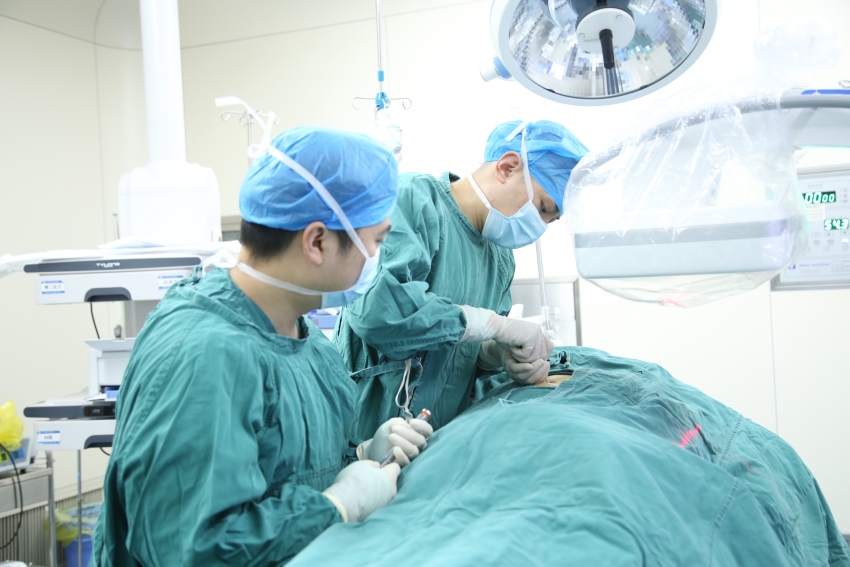 在建省級臨床重點?？疲ā按ㄓ骞步ā迸R床重點專科）——神經脊柱外科。瀘州市人民醫(yī)院供圖