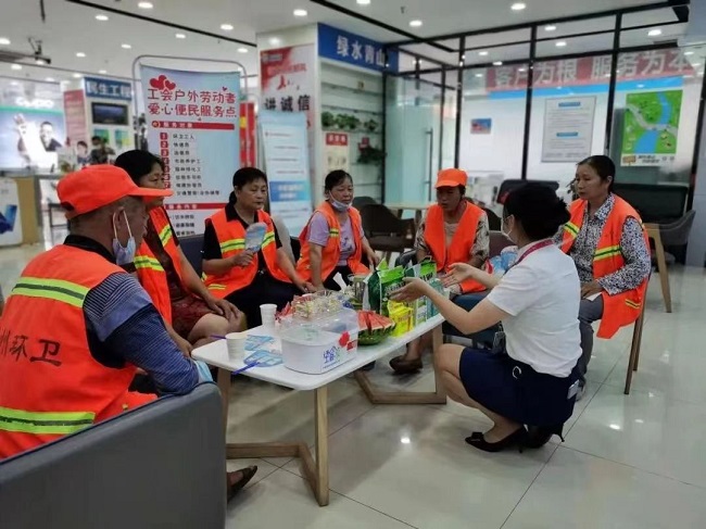 慰問活動。榮縣融媒供圖