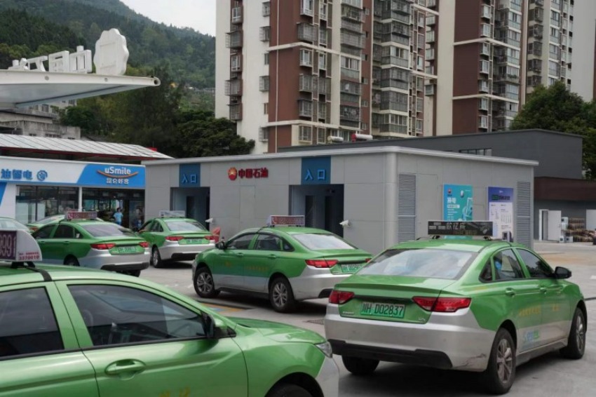 1 中國(guó)石油四川銷(xiāo)售公司位于廣元的川北廣場(chǎng)換電站。楊海攝
