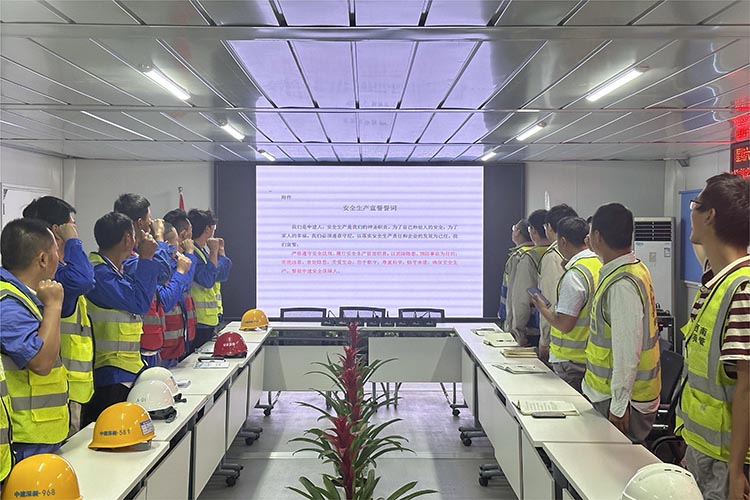 安全生產(chǎn)月活動(dòng)宣誓。中建深裝西南公司供圖