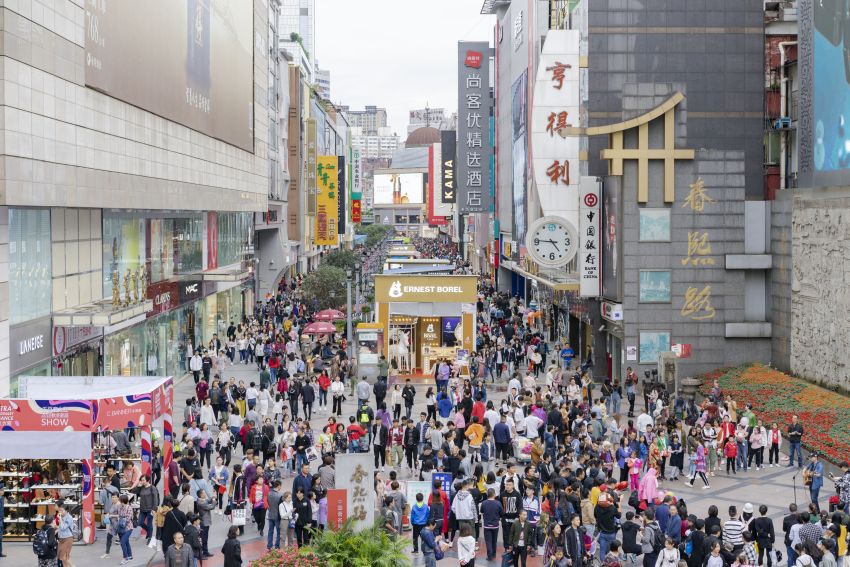 錦江區(qū)春熙路商圈。錦江區(qū)商務(wù)局，錦江區(qū)融媒體中心供圖