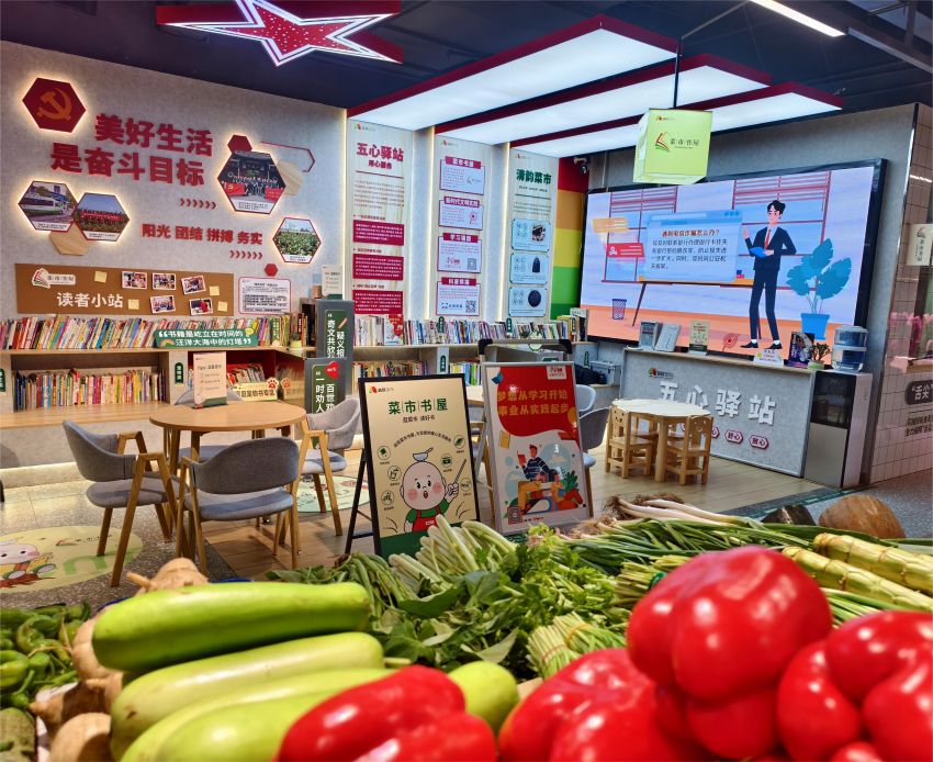 益民菜市（東苑店）“菜市書屋”。成都市委宣傳部供圖