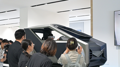 寧德時代新能源生活廣場車輛提速體驗區(qū)。肖瑤供圖