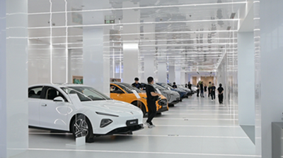 寧德時代新能源生活廣場車輛展示區(qū)。肖瑤供圖