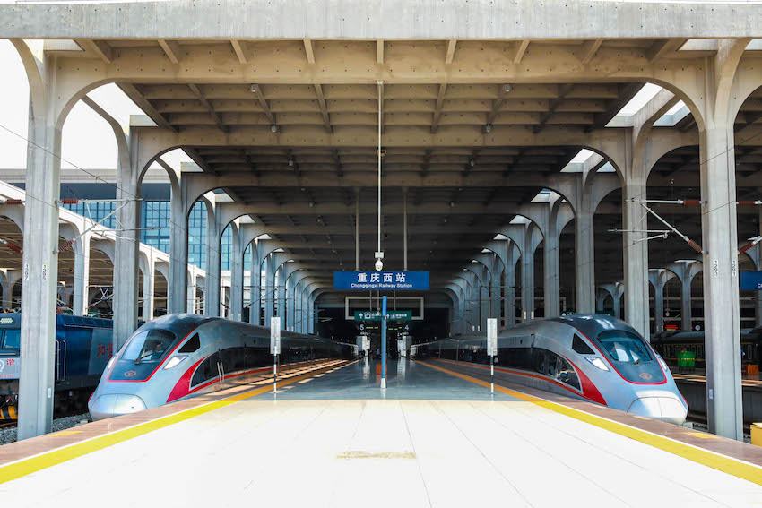 列車抵達(dá)重慶西。中國鐵路成都局集團(tuán)有限公司供圖