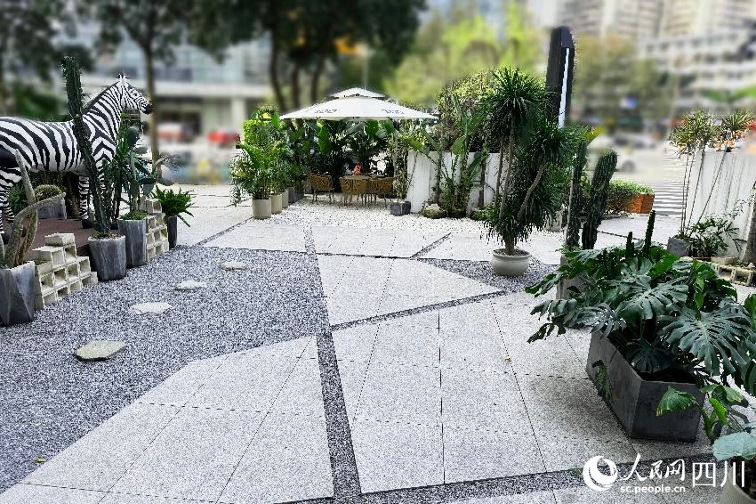 成都錦興路錦江圖書館一角。人民網(wǎng)記者 朱虹攝