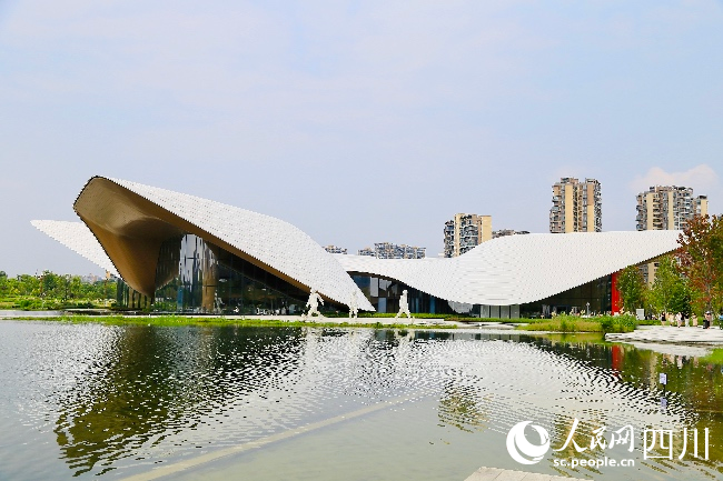 位于天府藝術(shù)公園的天府美術(shù)館。人民網(wǎng)記者 朱虹攝
