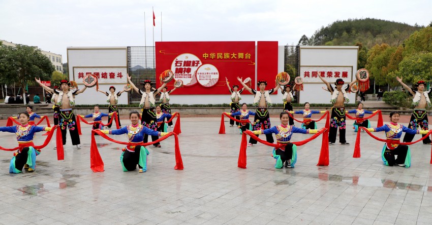 學校中華民族大舞臺。北川七一職中供圖