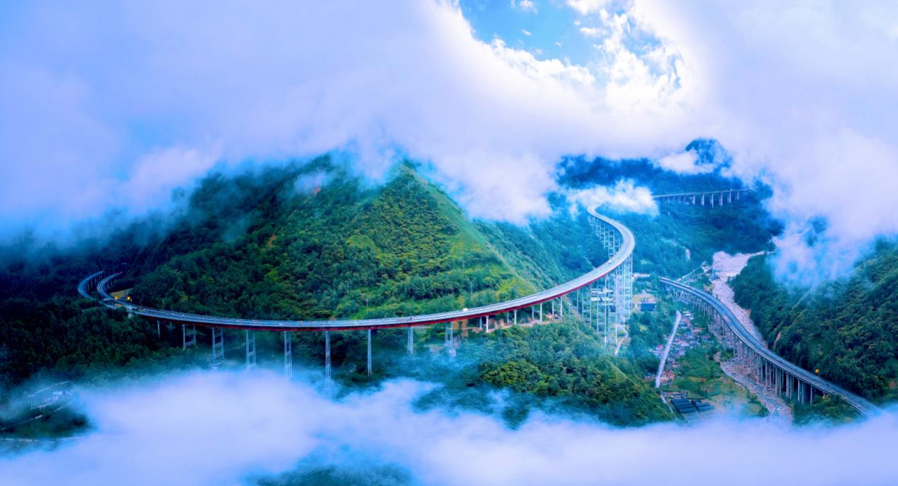 雅西高速甘海子大橋。蜀道集團(tuán)供圖