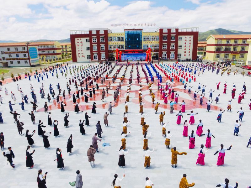 阿壩州紅原縣希望小學(xué)大課間活動(dòng)。阿壩州教育局供圖