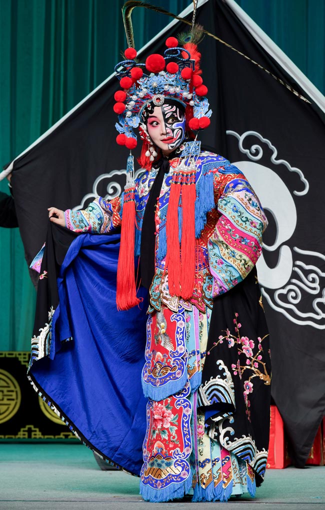 楊麗在川劇《陳倉(cāng)逼良》中飾演陳倉(cāng)女。受訪者供圖