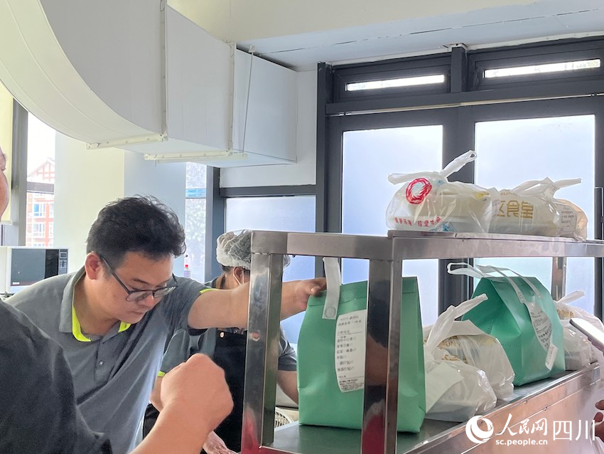 外賣是源食堂的主要訂單來源。人民網(wǎng)記者 郭瑩攝