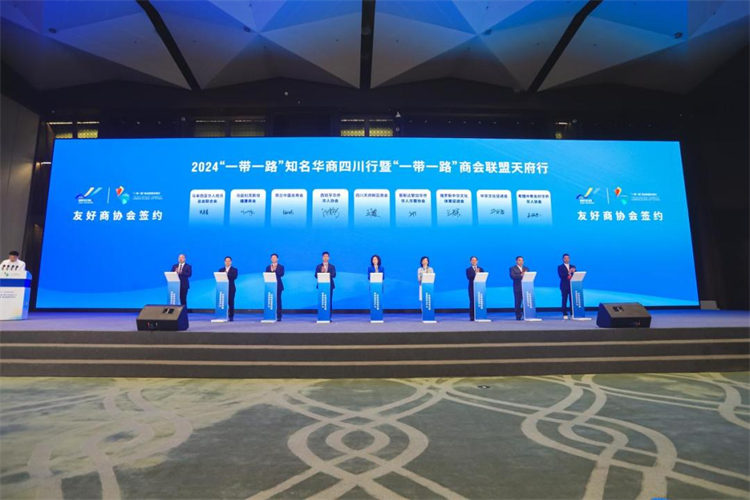 簽約儀式現(xiàn)場(chǎng)。天府新區(qū)融媒體中心供圖