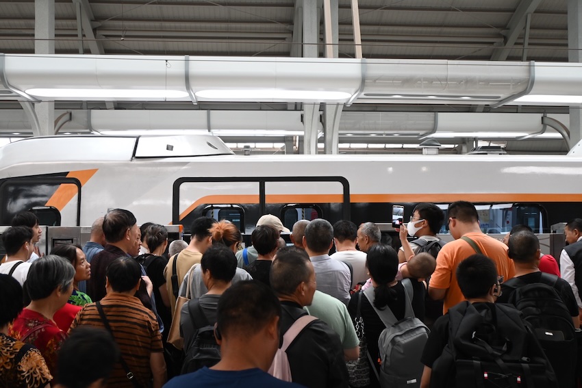 首發(fā)列車現(xiàn)場。肖瑤攝