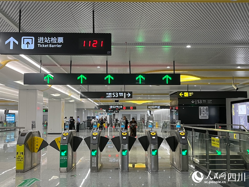 資陽北站。人民網(wǎng)記者 郭瑩攝