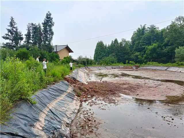 被破壞的耕地。四川公安供圖