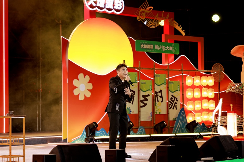 四川省首屆“蜀鄉(xiāng)村歌”大賽總決賽比賽現(xiàn)場。主辦方供圖