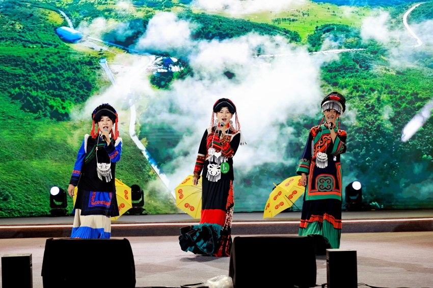 四川省首屆“蜀鄉(xiāng)村歌”大賽總決賽比賽現(xiàn)場。主辦方供圖