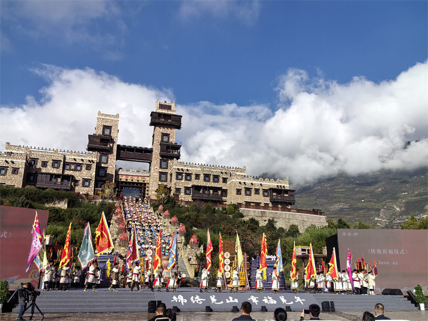 羌?xì)v新年祈福儀式。人民網(wǎng)記者 劉海天攝