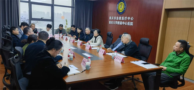 交流學(xué)習(xí)。自貢市第四人民醫(yī)院供圖