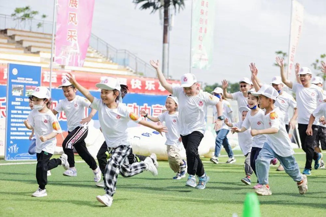 社區(qū)開(kāi)展兒童友好親子運(yùn)動(dòng)會(huì)。龍泉驛區(qū)委宣傳部供圖