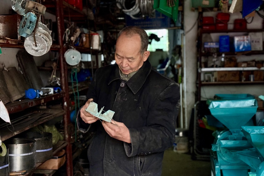 今年74歲的羅胤隆。人民網(wǎng)記者 朱虹攝