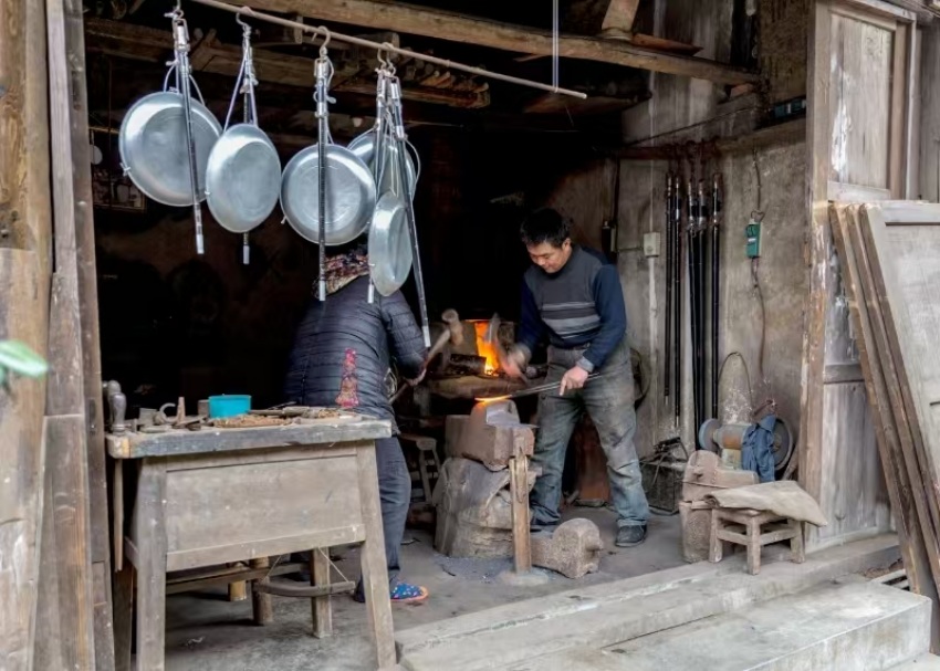 漢陽(yáng)鎮(zhèn)手工桿秤制作現(xiàn)場(chǎng)。李若菡攝