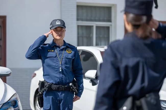 張?zhí)祗K教官服照。受訪者供圖