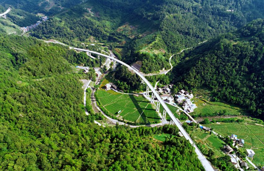 農(nóng)發(fā)行信貸支持的達(dá)州市巴山大峽谷快速通道項(xiàng)目。農(nóng)發(fā)行四川省分行供圖