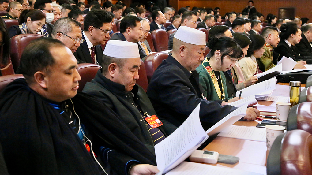 中國人民政治協(xié)商會議四川省第十三屆委員會第三次會議在四川成都隆重開幕。