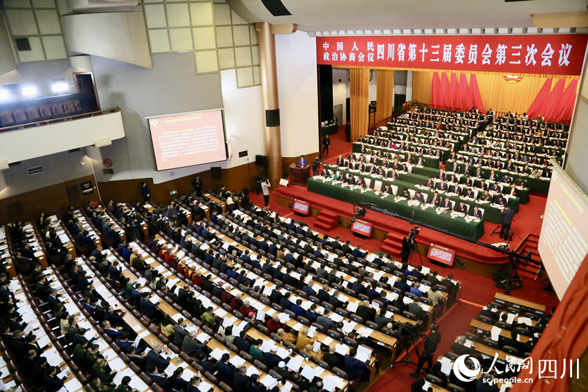 四川省政協(xié)十三屆三次會(huì)議開(kāi)幕會(huì)在成都舉行。人民網(wǎng)記者 朱虹攝