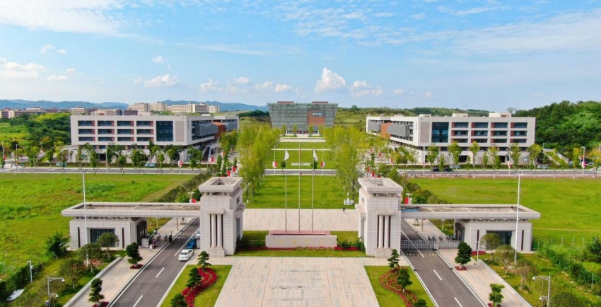 吉利學院南門。吉利學院供圖