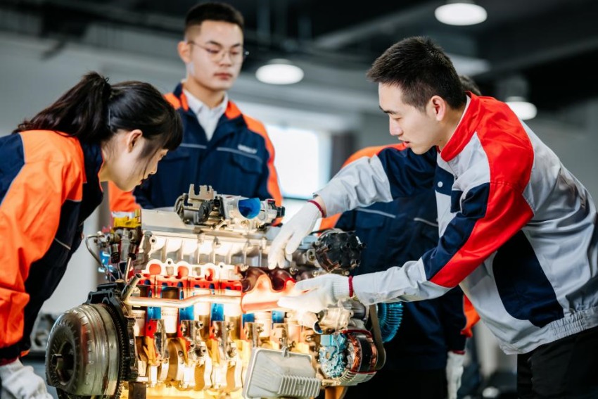 專業(yè)課程——汽車構造實習。吉利學院供圖