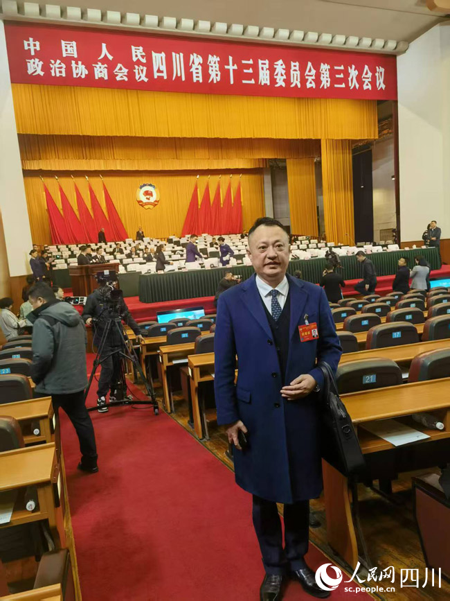 呂狀文委員參加四川省政協(xié)會(huì)議。受訪者供圖