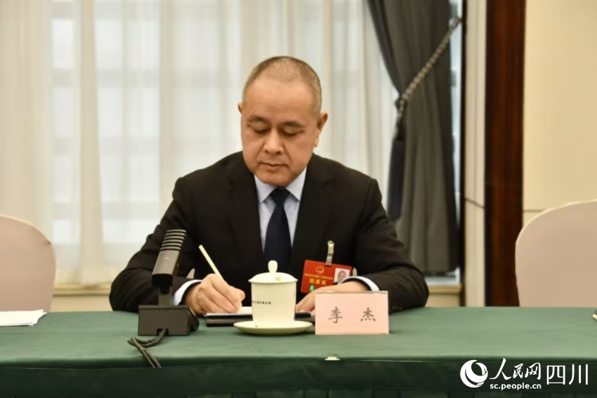 四川省人大代表李杰。人民網(wǎng)記者 張玉琳攝