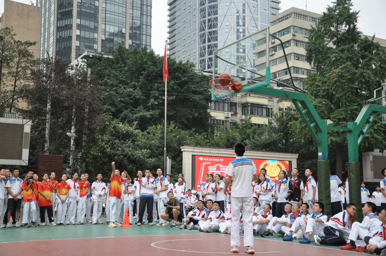 個性化的學(xué)生活動：校園吉尼斯挑戰(zhàn)賽。成都市石室聯(lián)合中學(xué)供圖