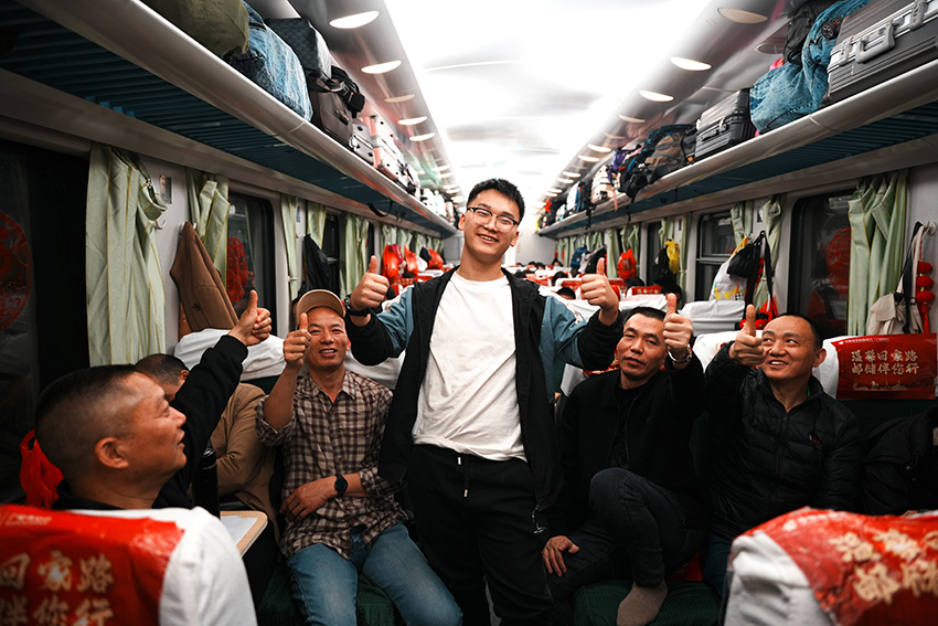 專列氛圍溫馨。廣安市人力資源和社會保障局  供圖