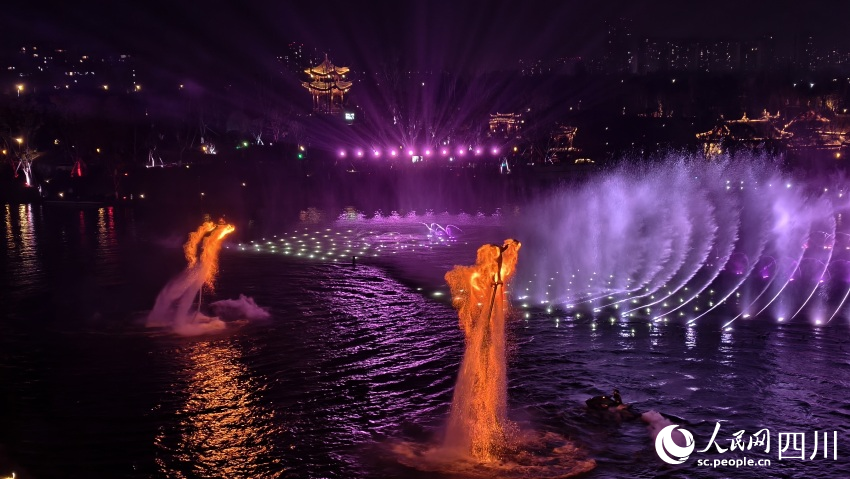 “星火璀璨”火壺表演。人民網(wǎng) 趙祖樂(lè)攝