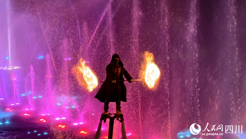 “星火璀璨”火壺表演。人民網(wǎng) 趙祖樂攝