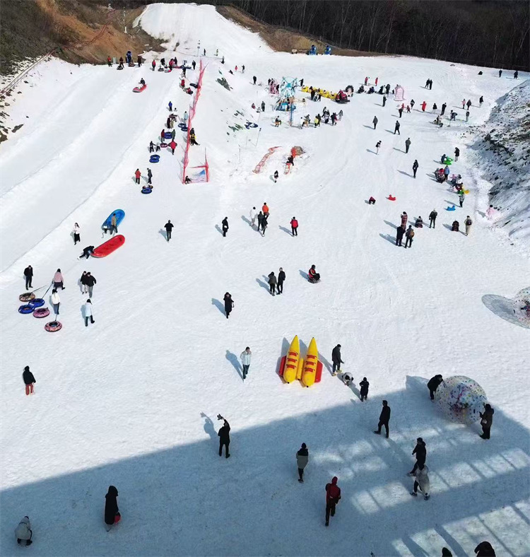 滑雪場(chǎng)一角。張文良供圖