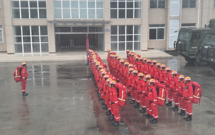 中國安能三局成都分公司立即啟動應(yīng)急響應(yīng)。安能供圖