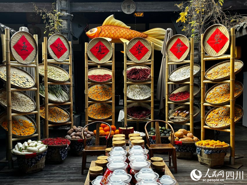 寬窄有夢(mèng)，五谷豐登。實(shí)習(xí)生 謝俊皓攝