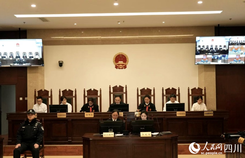 庭審現(xiàn)場。人民網(wǎng)記者 李平攝