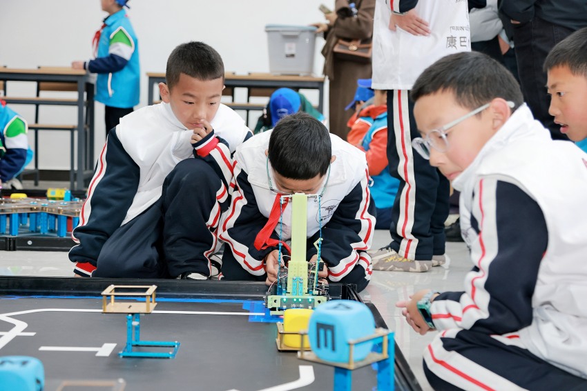 甘孜州學生信息素養(yǎng)提升實踐活動。甘孜州教育和體育局供圖