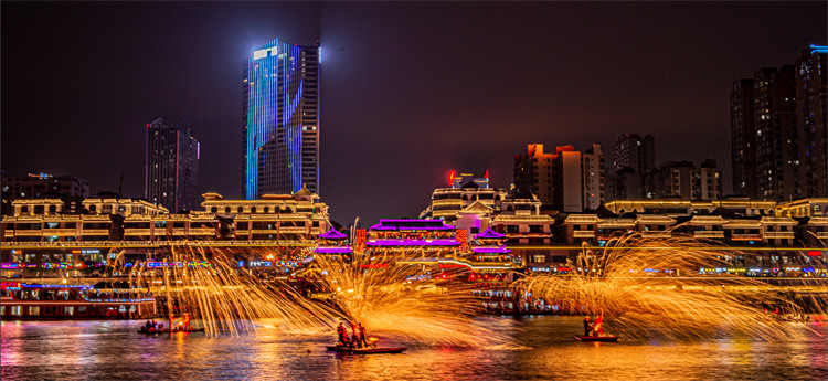 嘉陵江利州段夜景。利州區(qū)委宣傳部供圖