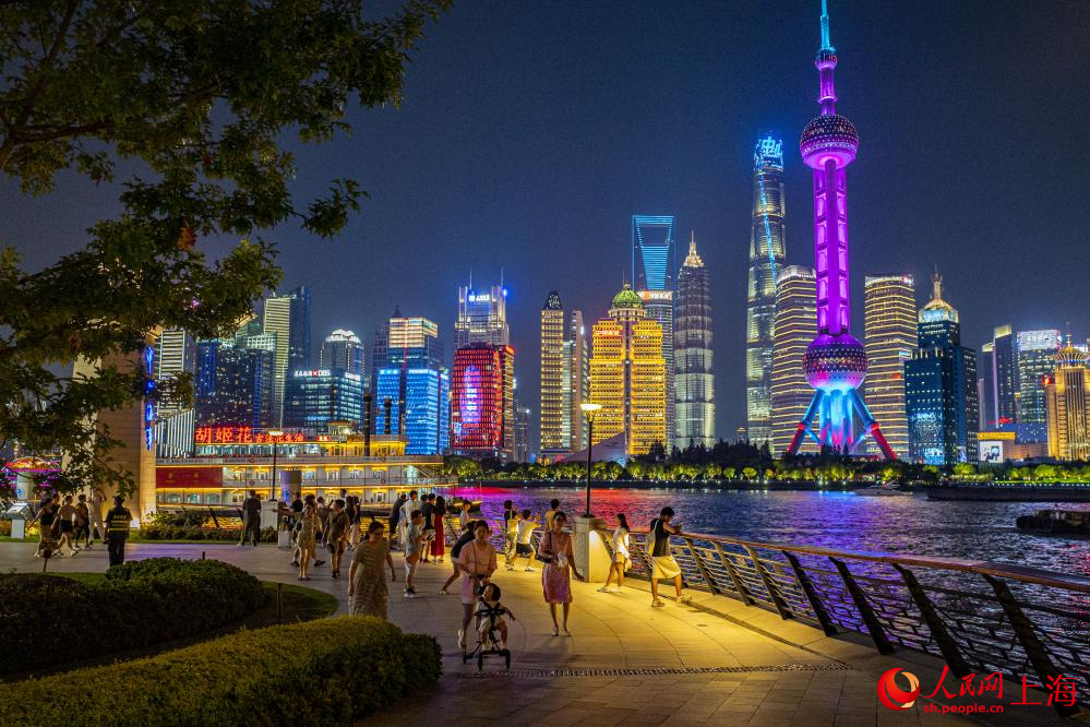 黃浦江畔，夜景迷人。 人民網(wǎng)記者 王初攝