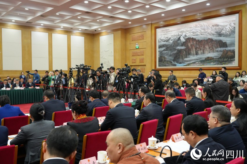 會議現(xiàn)場。人民網(wǎng)記者 李平攝