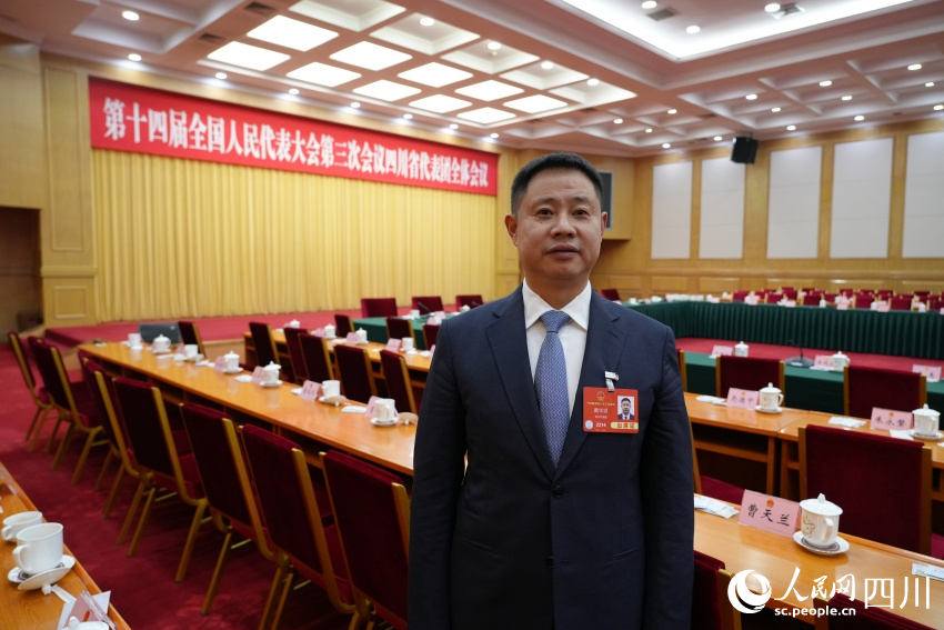 全國人大代表、藍潤集團董事長戴學斌。人民網(wǎng)記者 李平攝