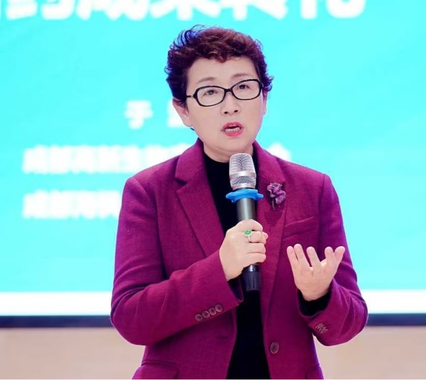 成都市女企業(yè)家協(xié)會(huì)會(huì)長(zhǎng)米瑞蓉發(fā)言。成都市女企業(yè)家協(xié)會(huì)供圖