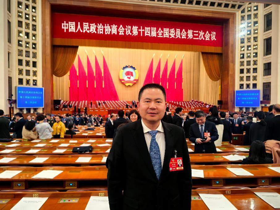 全國(guó)政協(xié)委員、四川省律協(xié)副會(huì)長(zhǎng)李正國(guó)。四川省律師協(xié)會(huì)供圖